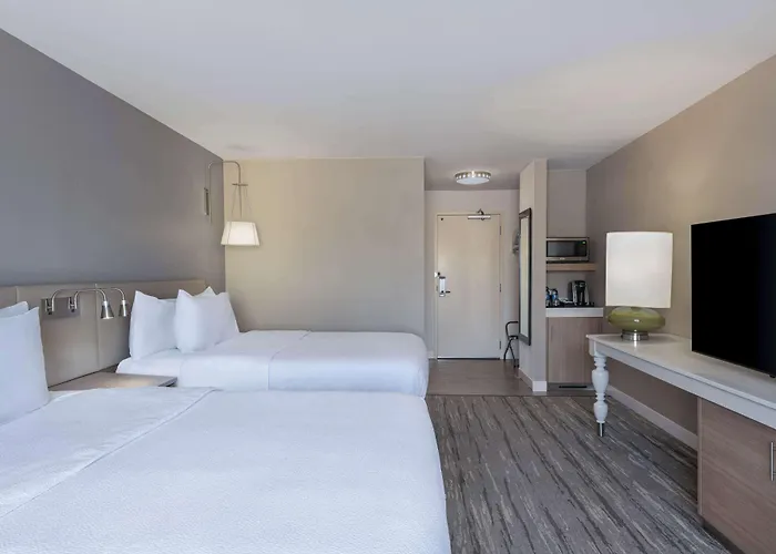 Hilton Garden Hotel 3*