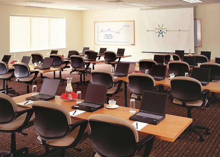Hilton Garden Отель 3*